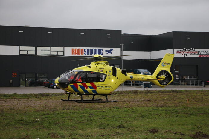 Medewerker drukkerij zwaargewond na beknelling