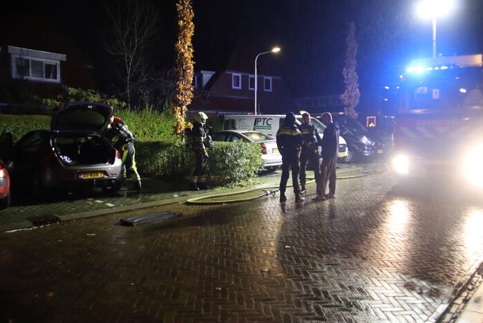 Auto brand af in woonwijk