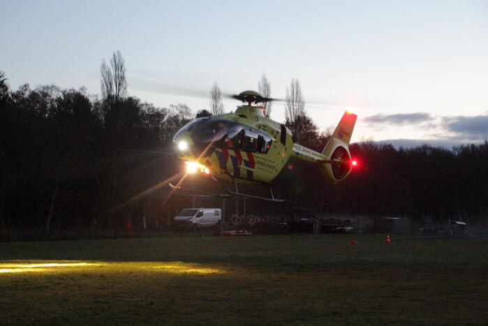 Traumahelikopter landt voor incident in woning, baby overleden