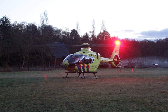 Traumahelikopter landt voor incident in woning, baby overleden