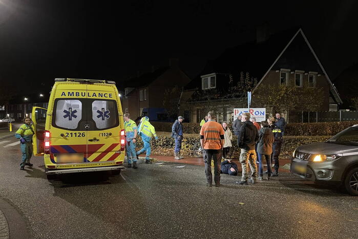 Fietser raakt gewond bij ongeval op rotonde