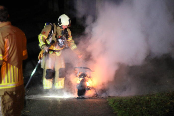 Scooter verwoest door brand