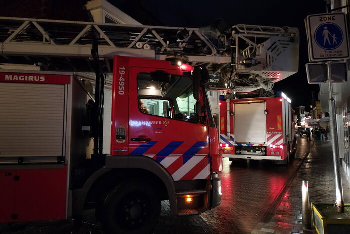 Brand in bergruimte boven winkel