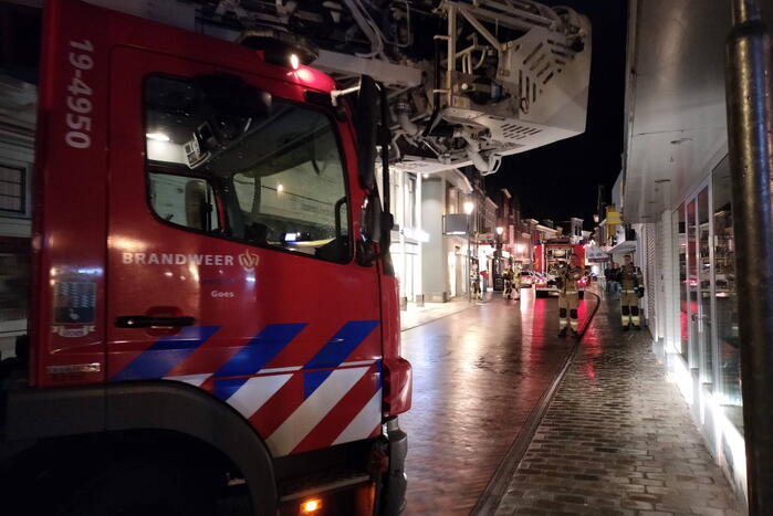 Brand in bergruimte boven winkel