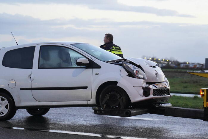 Twee voertuig beschadigd bij kop-staart botsing