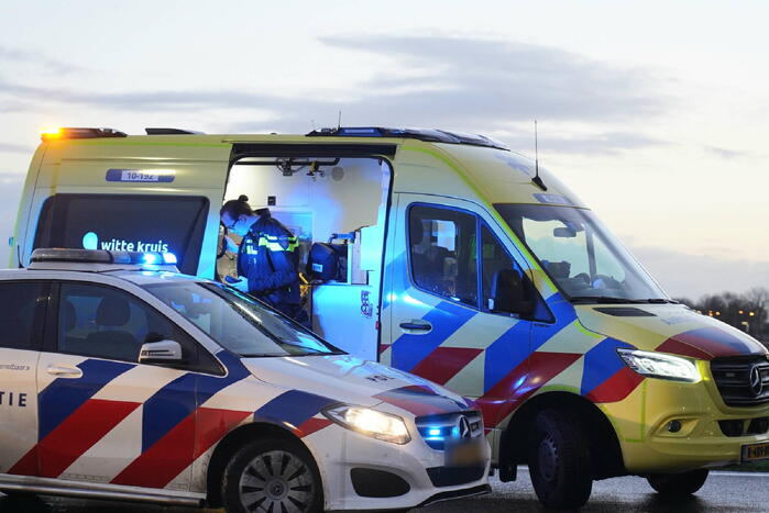 Twee voertuig beschadigd bij kop-staart botsing