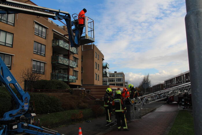 Twee mannen vast in hoogwerker