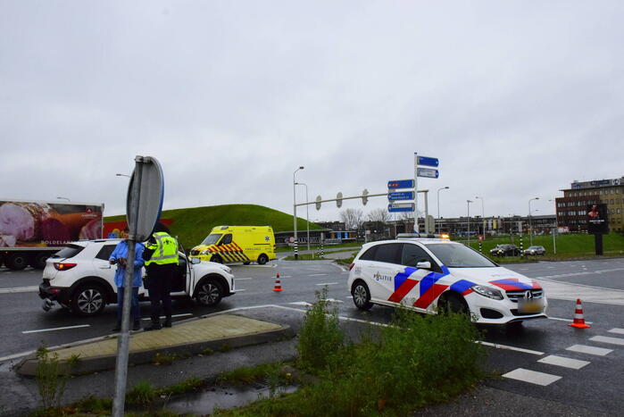 Kop-staartbotsing tussen personenwagen en bestelbus