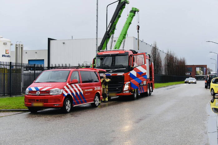 Heimachine valt om bovenop loods