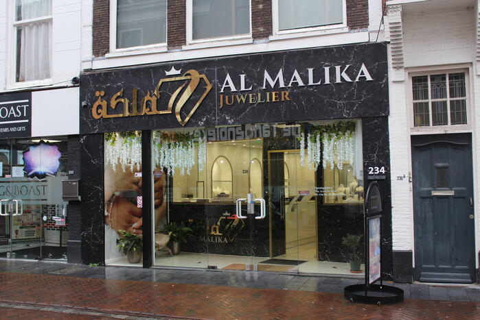 Daders van mislukte overval juwelier Al Malika gezocht