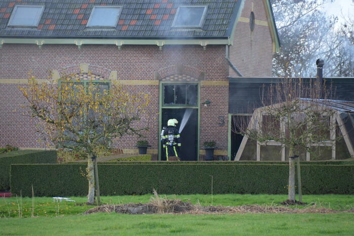 Hevige rookontwikkeling bij grote brand
