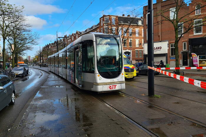 Auto en tram botsen op elkaar
