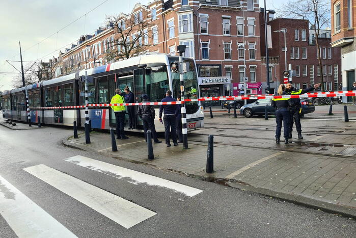 Auto en tram botsen op elkaar