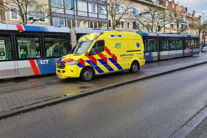 Auto en tram botsen op elkaar