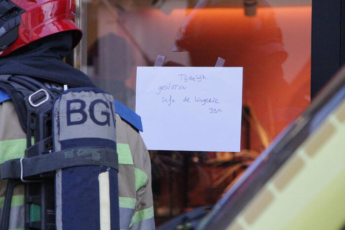 Kledingwinkel ontruimd, medewerker onwel