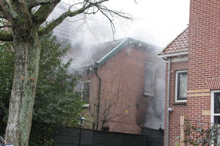 Flinke rookontwikkeling bij brand in woning