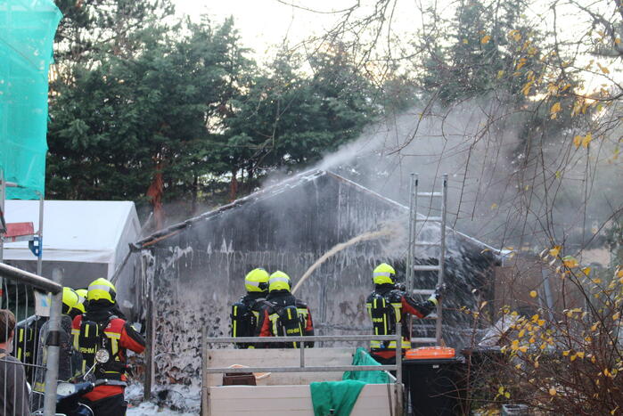 Brand in schuur met houtopslag