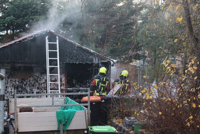 Brand in schuur met houtopslag