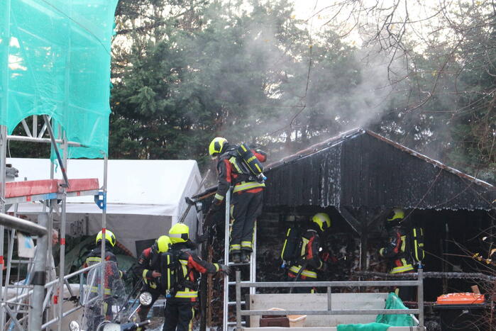 Brand in schuur met houtopslag