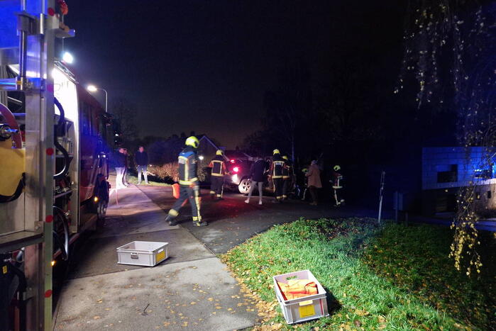 Auto dreigt van dijk te rijden