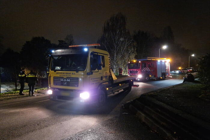 Auto dreigt van dijk te rijden