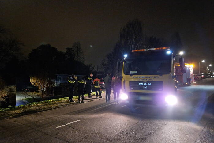 Auto dreigt van dijk te rijden