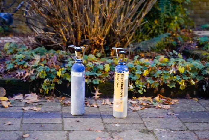 Bestuurder verliest macht over het stuur