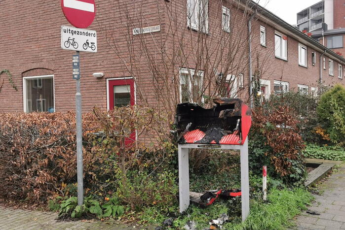 Brievenbus brandt volledig uit