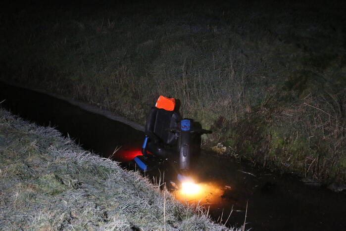 Persoon op scootmobiel raakt te water