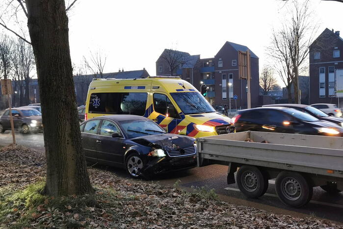 Kop-staartbotsing meerdere voertuigen