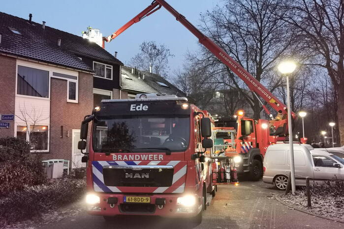 Brand in schoorsteen van woning