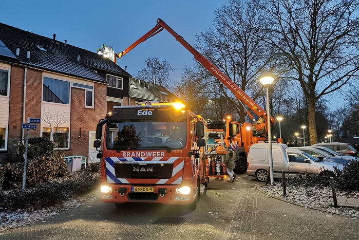 Brand in schoorsteen van woning