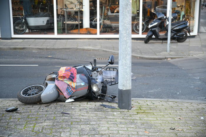 Scooterrijder raakt gewond bij botsing met auto