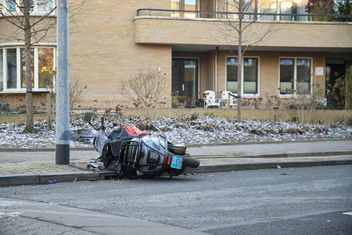 Scooterrijder raakt gewond bij botsing met auto