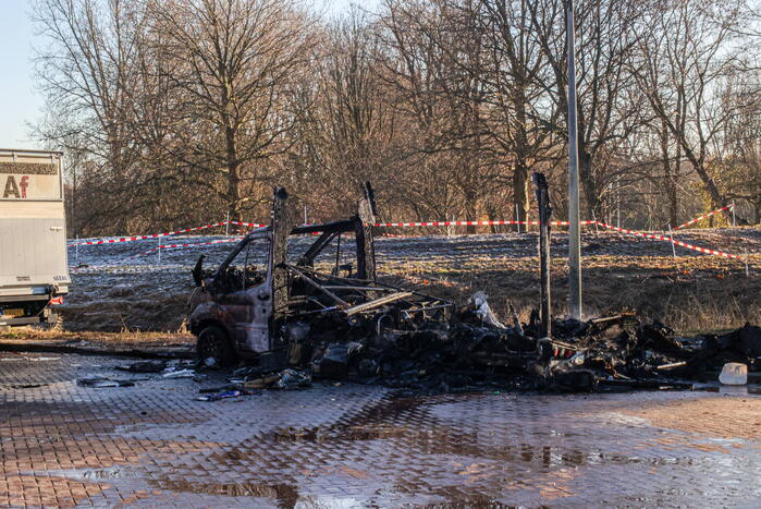 Gewonde na explosie en brand in camper