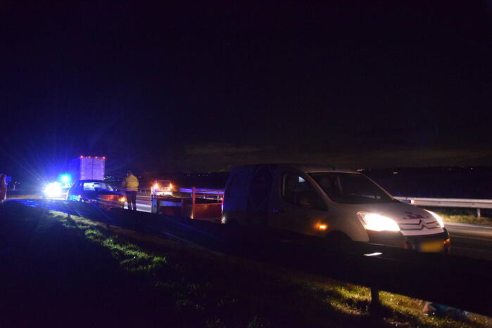 Auto slaat meerdere keren over de kop door gladheid