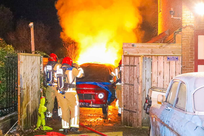 Flinke schade na brand in achtertuin