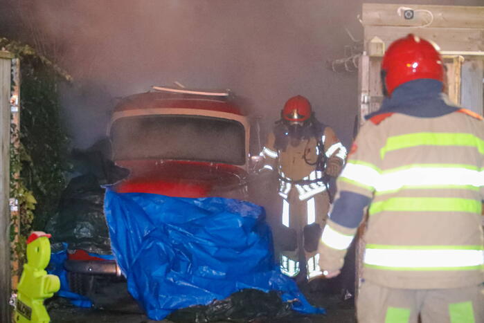 Flinke schade na brand in achtertuin