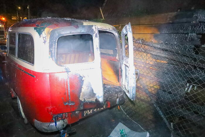 Flinke schade na brand in achtertuin