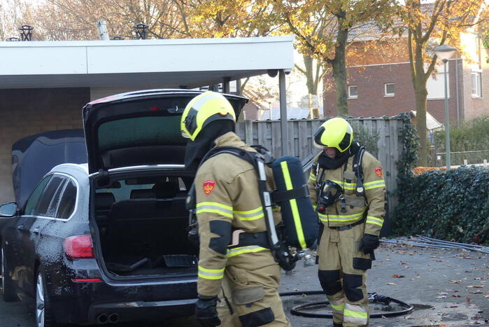 Veel rook bij autobrand