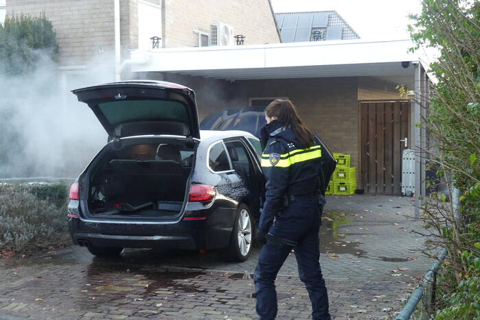 Veel rook bij autobrand