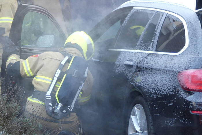 Veel rook bij autobrand