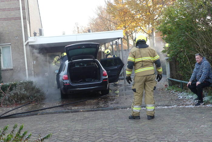 Veel rook bij autobrand