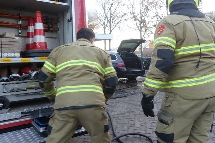Veel rook bij autobrand