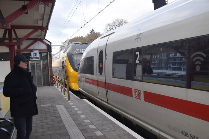 Hogesnelheidstrein strand op NS-station