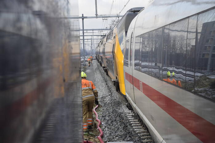 Hogesnelheidstrein strand op NS-station