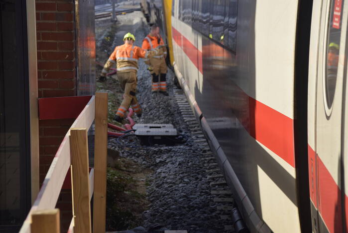 Hogesnelheidstrein strand op NS-station