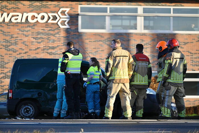 Twee gewonden bij botsing