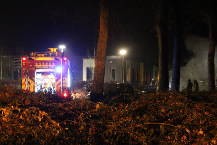 Auto brandt volledig uit