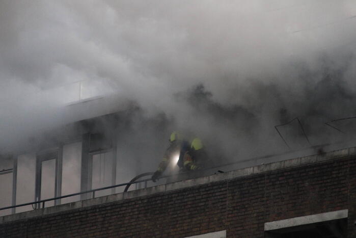 Grote uitslaande brand bij AZC